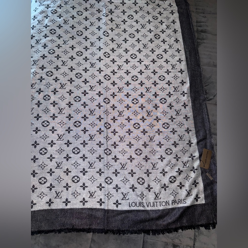Gray/Black Reversible Silk & Cashmere Fashion Scarf/Wrap- NWT - Picture 3 of 5